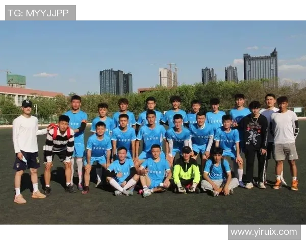 足球巨星俊朗头像闪耀绿茵激情点燃无限青春梦想